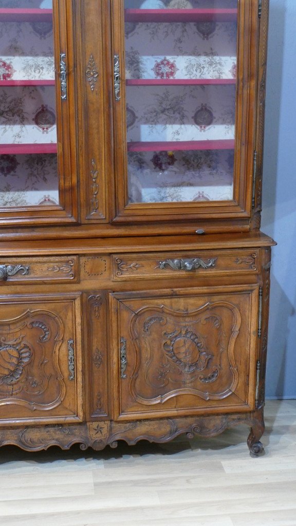 Buffet Louis XV Two Bodies Forming Showcase In Carved Walnut, Eighteenth Time, South West-photo-3