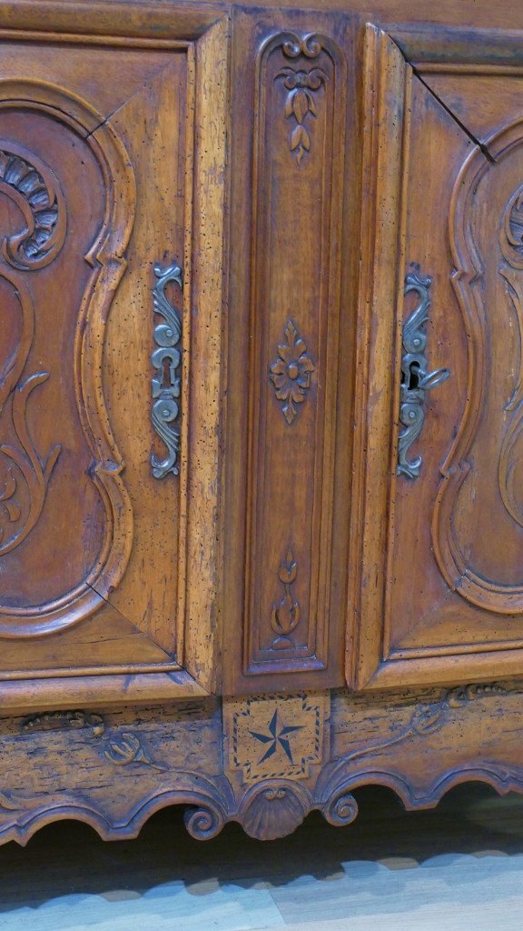 Buffet Louis XV Two Bodies Forming Showcase In Carved Walnut, Eighteenth Time, South West-photo-3