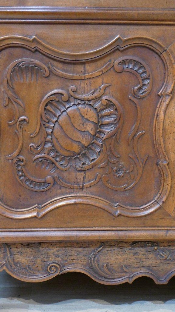 Buffet Louis XV Two Bodies Forming Showcase In Carved Walnut, Eighteenth Time, South West-photo-4