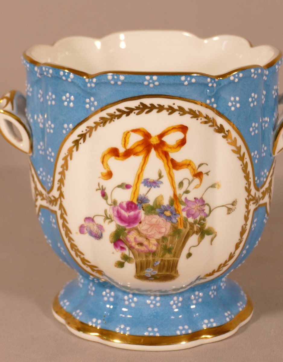 Cache Pot En Porcelaine, Décor à La Corbeille De Fleurs, époque XX ème
