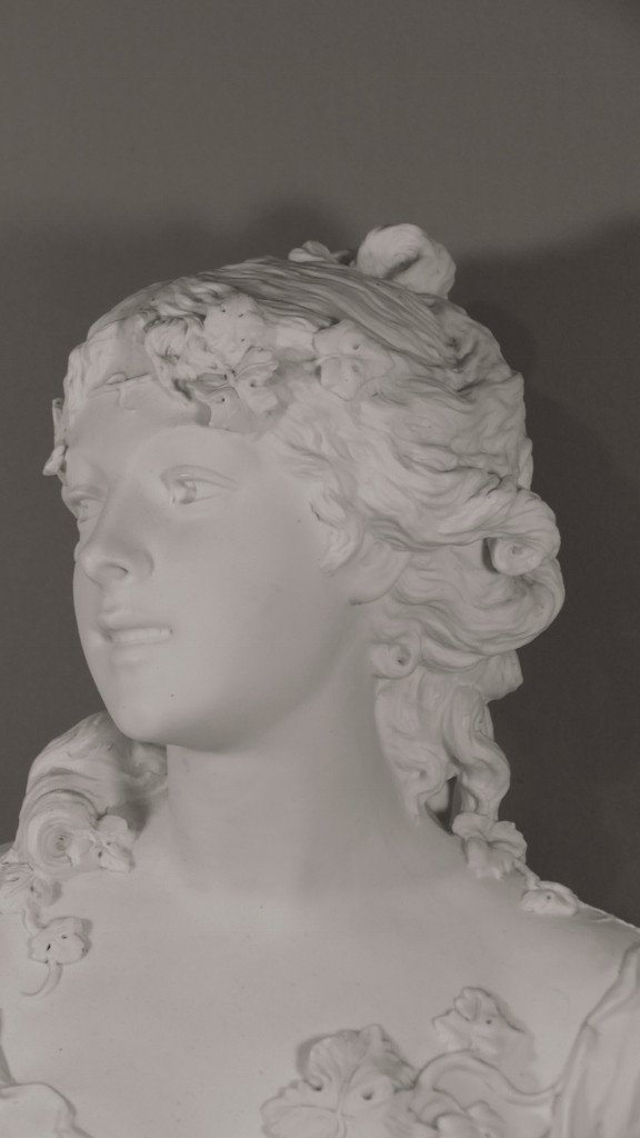 Georges Levy, Bust Of A Young Woman With Vine Branches, XIXth Porcelain Biscuit-photo-1