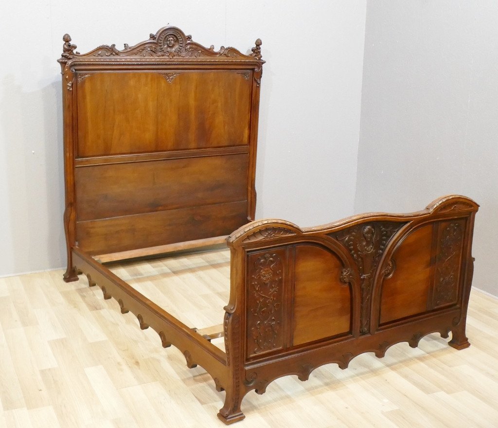 Carved Walnut Bed With Mascarons And Acantus Leaves 140*190 Late 19th Century