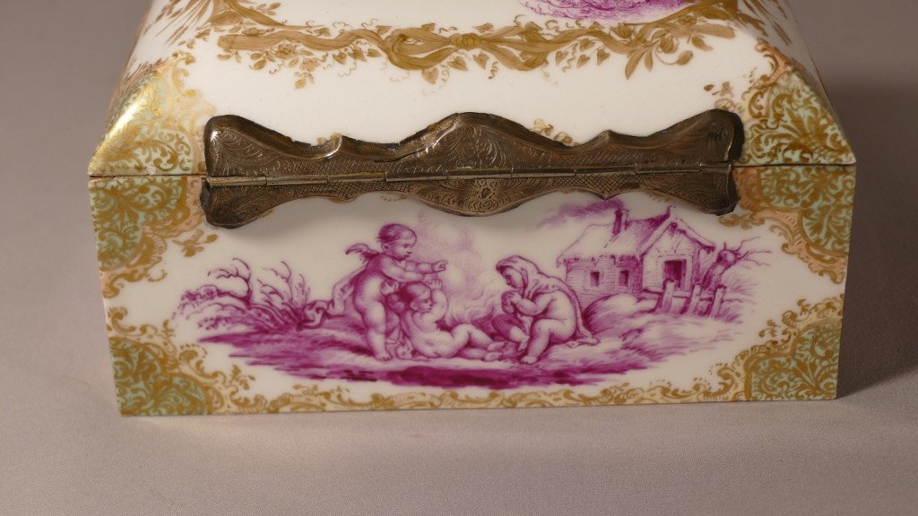 Coffret Aux Putti Magenta d\'Apr&egrave;s Fran&ccedil;ois Boucher En Porcelaine S&egrave;vres? Vincennes? XVIII &egrave;me-photo-3