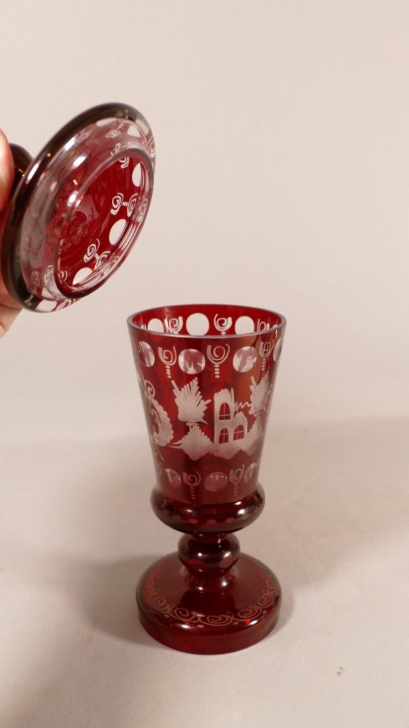Drageoir, Covered Vase In Engraved Red Crystal From Bohemia, 20th Century-photo-3