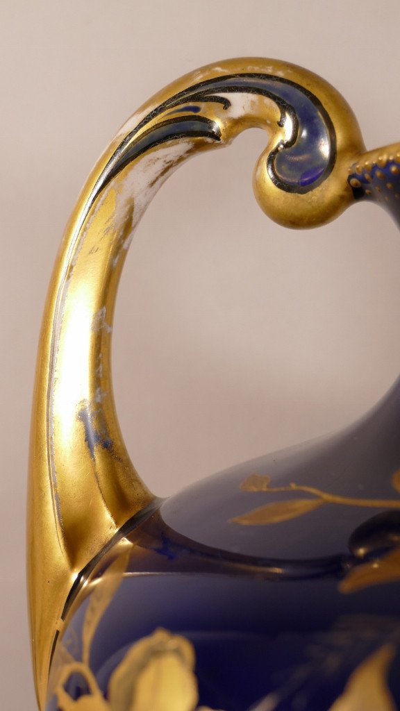William Gu&eacute;rin Limoges XIX &egrave;me, Grand Vase Bleu De Four Avec Fleurs &agrave; l'Or Fin-photo-1