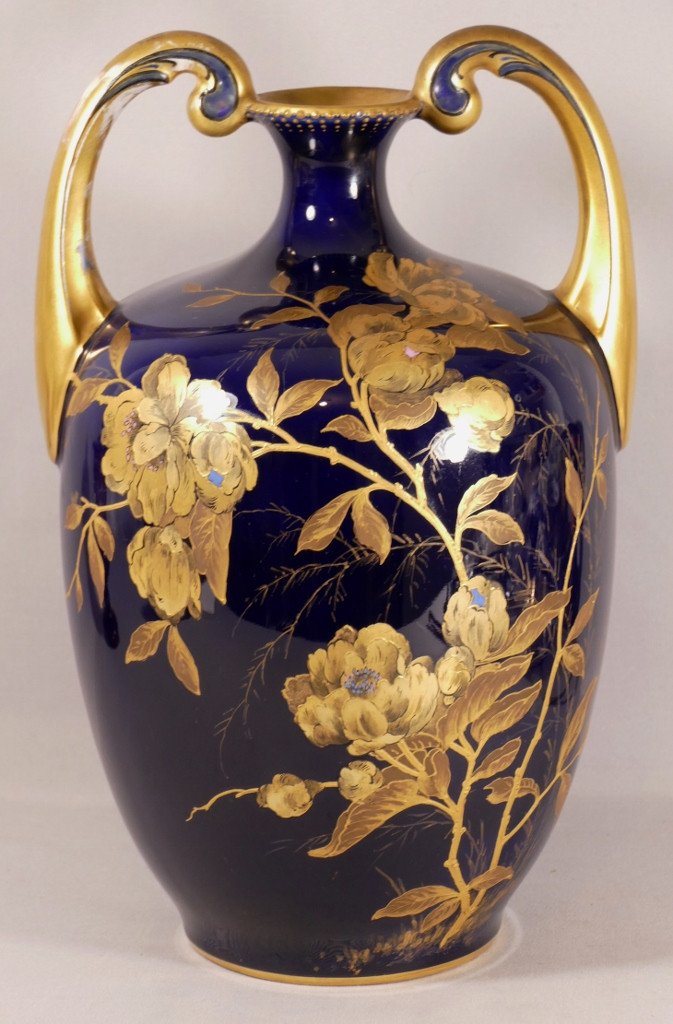 William Gu&eacute;rin Limoges XIX &egrave;me, Grand Vase Bleu De Four Avec Fleurs &agrave; l'Or Fin