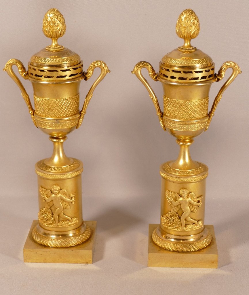 Paire De Cassolettes Formant Bougeoirs En Bronze Doré De Style Empire, Jollet Et Cie 