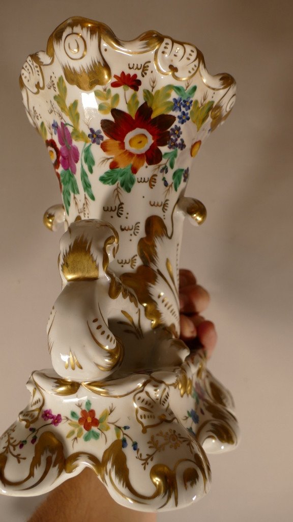 Paire De Vases Rhyton En Porcelaine De Paris émaillée De Fleurs, XIX ème-photo-6