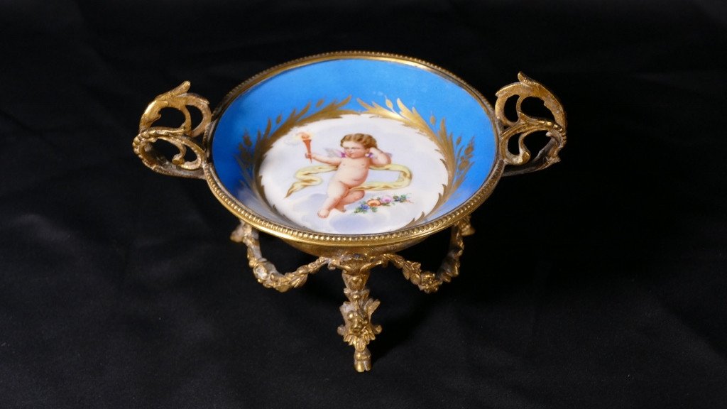 Sèvres 1864, Coupe à l'Angelot En Porcelaine Et Bronze Doré, XIX ème
