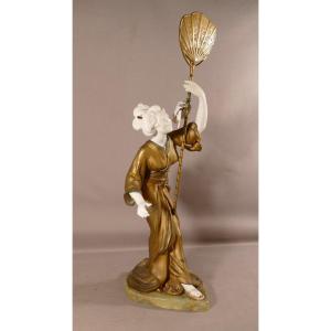 Geisha à l'éventail, Sculpture d'Adolphe Armand Truffier En Métal Et Biscuit, époque 1900 