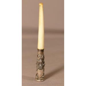 Indochina, Cigarette Holder With Dragon In Sterling Silver And Ivory, Early 20th Century