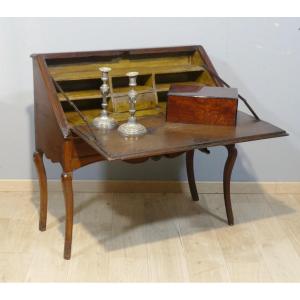 Bureau de pente Louis XV tout nature en noyer, époque XVIII ème