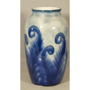 Camille Tharaud Limoges, vase bleu aux fougères, époque Art Déco