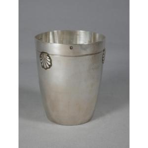 Timbale en argent massif à la coquille de style Régence, époque début XX ème