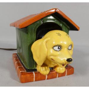 Benjamin Rabier, rare veilleuse chien jaune et sa niche en porcelaine , époque 1930