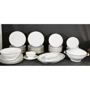 Service de table en porcelaine de Limoges, blanc et doré, décor en relief modèle Borée Tharaud