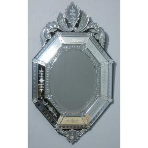 Miroir vénitien à parcloses en verre gravé, forme octogonale, époque vers 1950