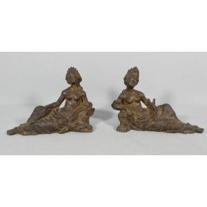 Paire de statuettes en fonte dans le goût de la Renaissance, époque XIX ème
