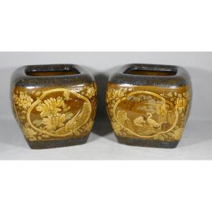 Paire de cache pots japonais en grès émaillé de fleurs et d'oiseaux, époque début XX ème