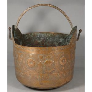 Seau ou chaudron en cuivre gravé et ciselé d'époque XVII ème siècle