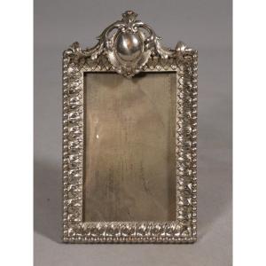 Cadre photo de style Louis XVI en bronze argenté, époque début XX ème