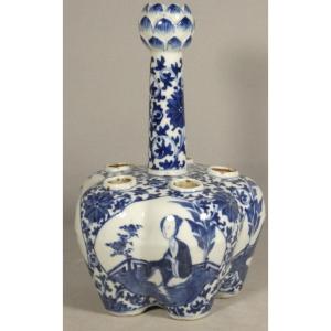 Importante bouquetière en porcelaine bleu et blanc – Chine,  Qing, époque Guangxu (1875-1908)