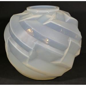 André Hunebelle, Saturn-shaped Vase Made Of Opalescent Glass, Art Deco Period