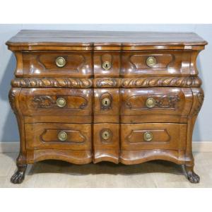 Large Baroque Chest Of Drawers In Carved Walnut – Northern Italy, Early 18th Century