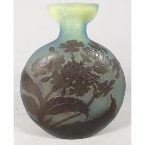 Émile Gallé – Vase gourde à décor floral, époque Art nouveau, vers 1900