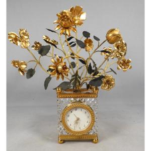 Pendulette de table en cristal et bronze au bouquet de fleurs, Hour Lavigne, vers 1960