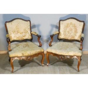 Paire de fauteuils Louis XV provençaux en noyer à traverse ajourée – XVIIIe siècle