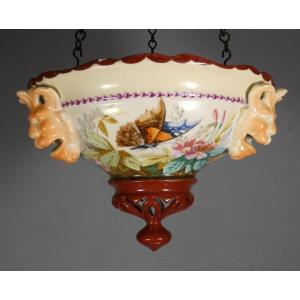 Rare jardinière suspendue en porcelaine à décor naturaliste d'oiseaux, papillons et insectes –