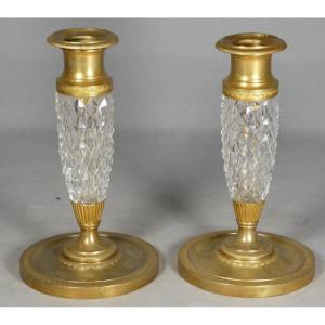 Paire de bougeoirs d’époque Empire en bronze doré et cristal taillé – début XIXe siècle