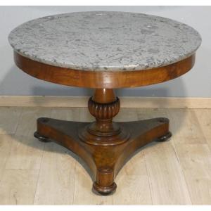 Guéridon d'époque Restauration en noyer et placage de noyer, marbre gris fossilifère – XIXe 
