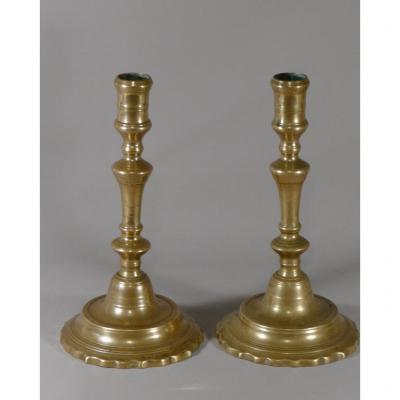 Pair Of Louis XIV-louis XV Candlesticks In Cast Bronze Scalloped, Eighteenth Time