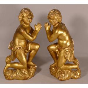 Paire d'Anges En Bois Sculpté Et Doré à La Feuille, époque XVIII ème Siècle