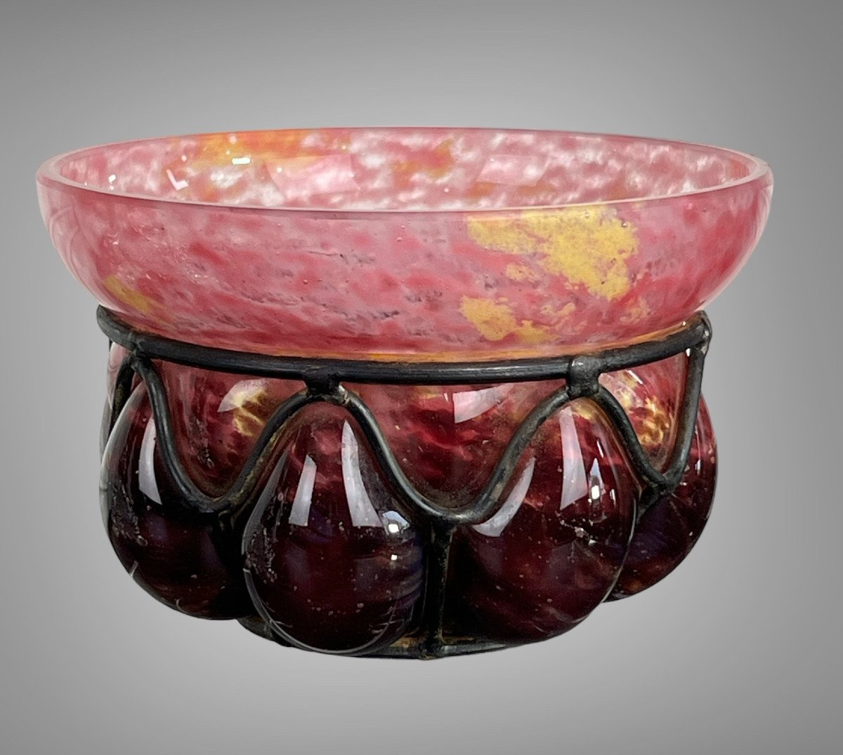 Signed Schneider Cup In Pink And Parma Opalescent Glass / Wrought Iron Frame-photo-2