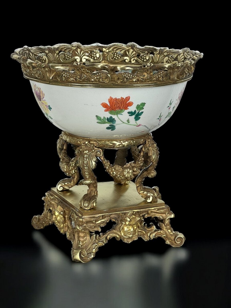 Large Chinese Cup From The 18th Century Decorated With Flowers Adorned With A Bronze Mount-photo-8