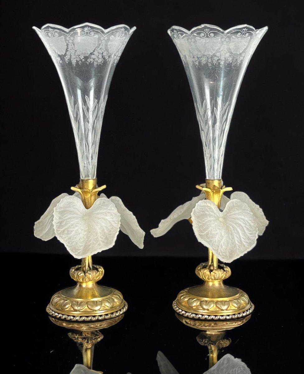 Paire De Soliflore En Forme De Cornet Avec Fleurs En Pate De Verre Opaque-photo-3