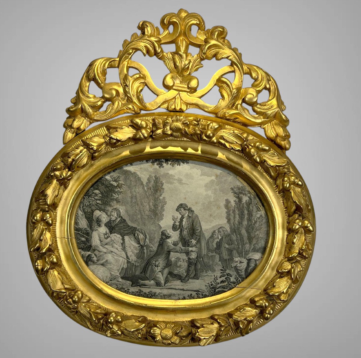 18th Century Louis XV Period Oval Frame In Gilded Carved Wood And Its Openwork Pediment-photo-2
