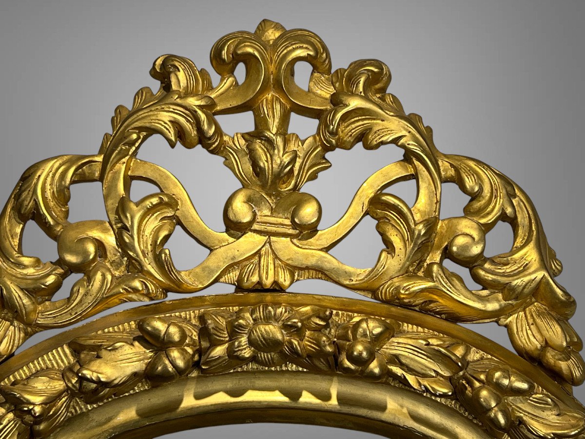 18th Century Louis XV Period Oval Frame In Gilded Carved Wood And Its Openwork Pediment-photo-2
