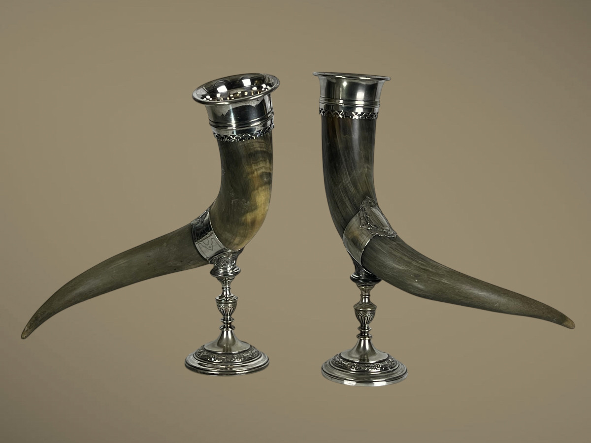 Paire De Coupes Libatoires En Corne Monture Et Pied En Metal Argenté Epoque XIXe