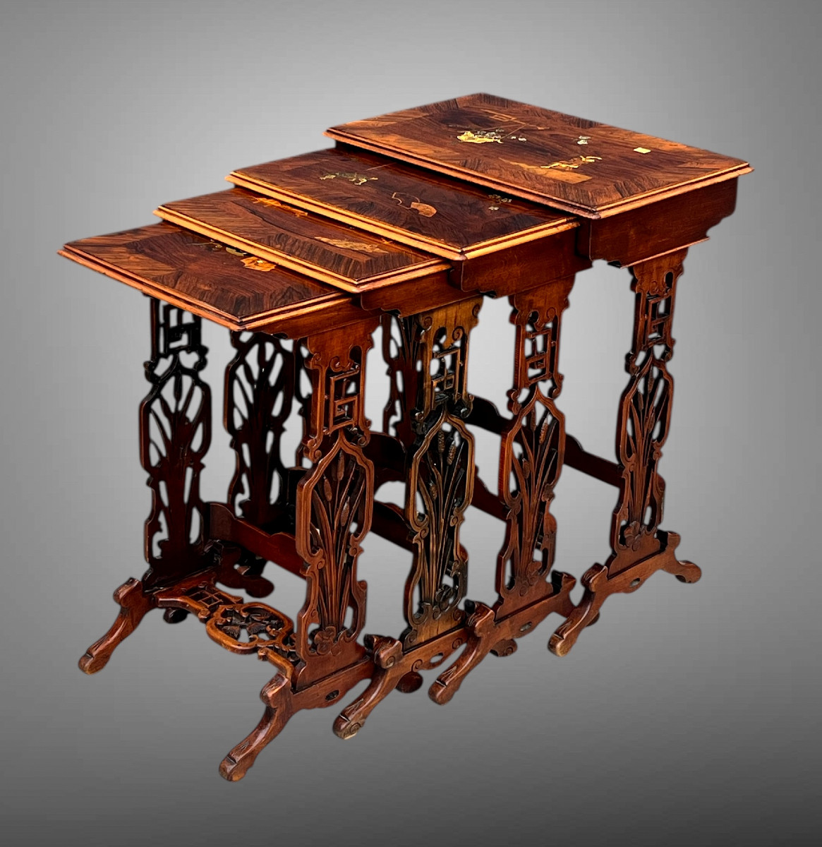 Serie De 4 Tables Gigognes Japonisantes Attribué A " Dai-nippon 1889 " A Paris