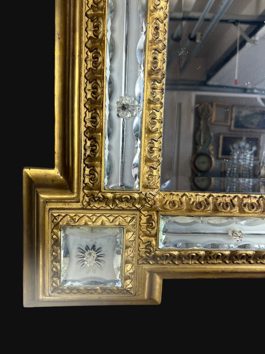 MIROIR ANCIEN DU XIXe EN BOIS DORÉ ENTOURÉ DE BAGUETTES DE MIROIRS OPAQUES-photo-3