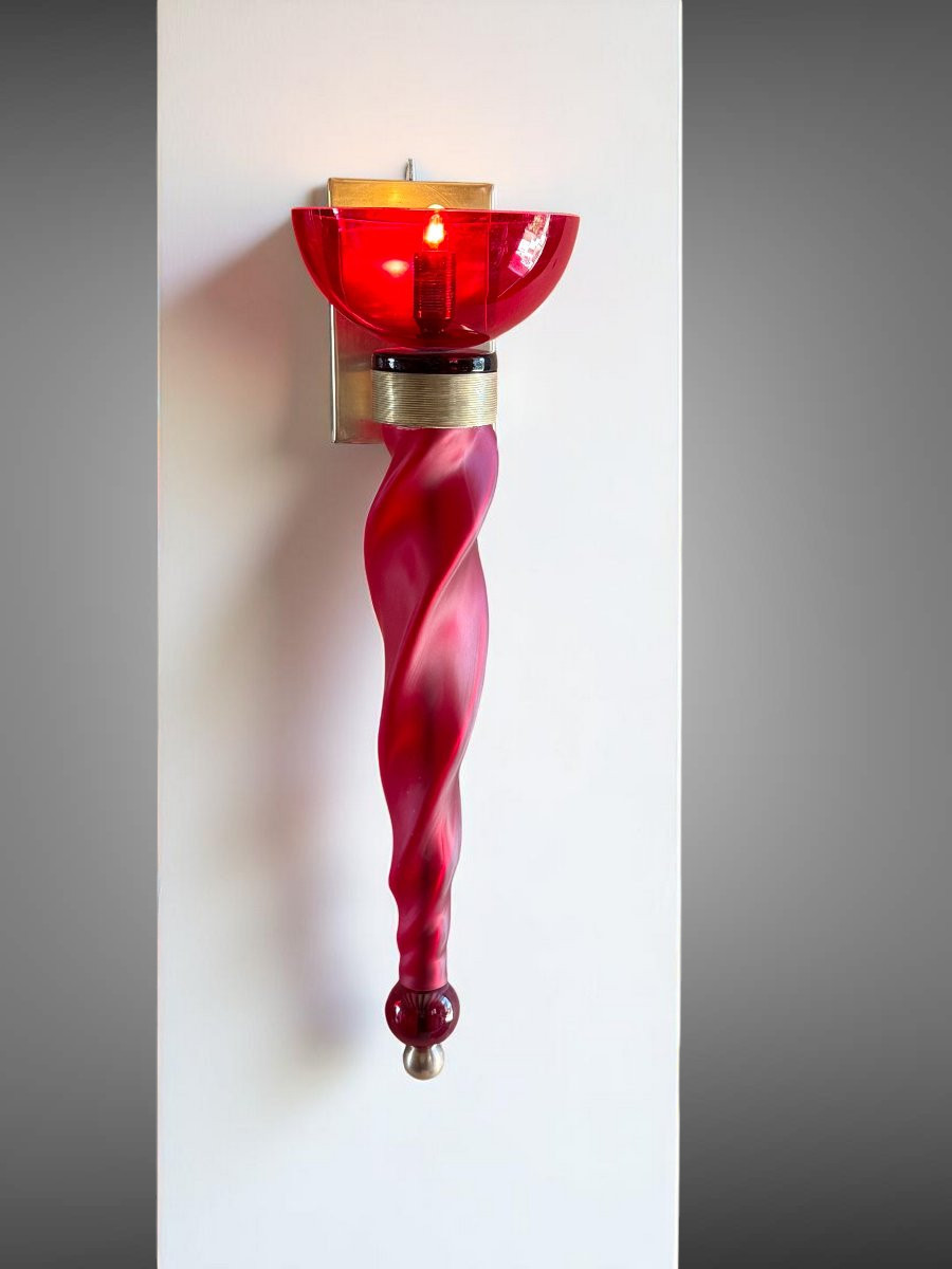 PAIRE D APPLIQUES TORCHERES MURANO EN VERRE TEINTÉ ROUGE ET LAITON DE 62 CM-photo-2