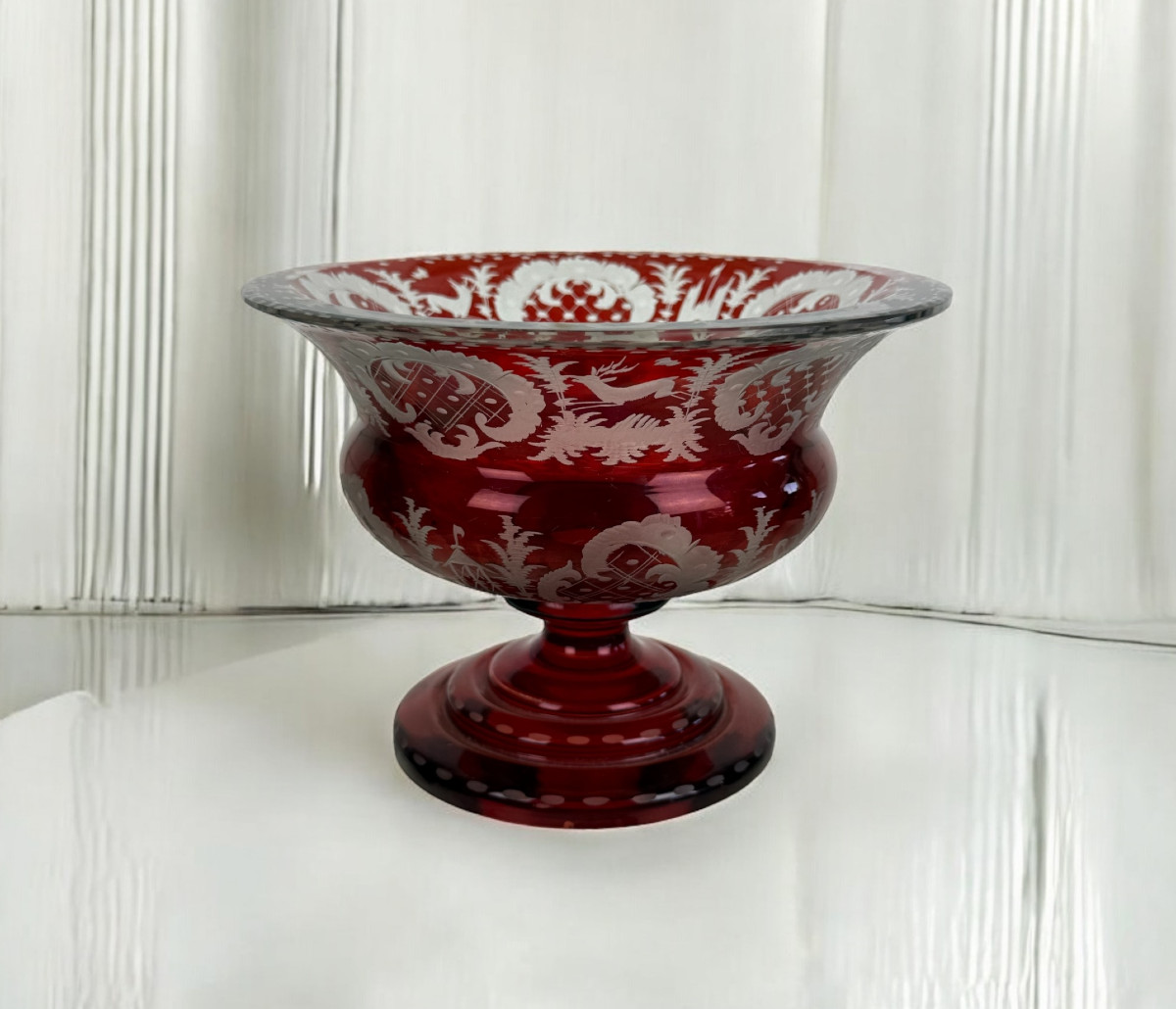 20th Century Round Bowl In Red Bohemian Crystal Decorated With Deer And Foliage