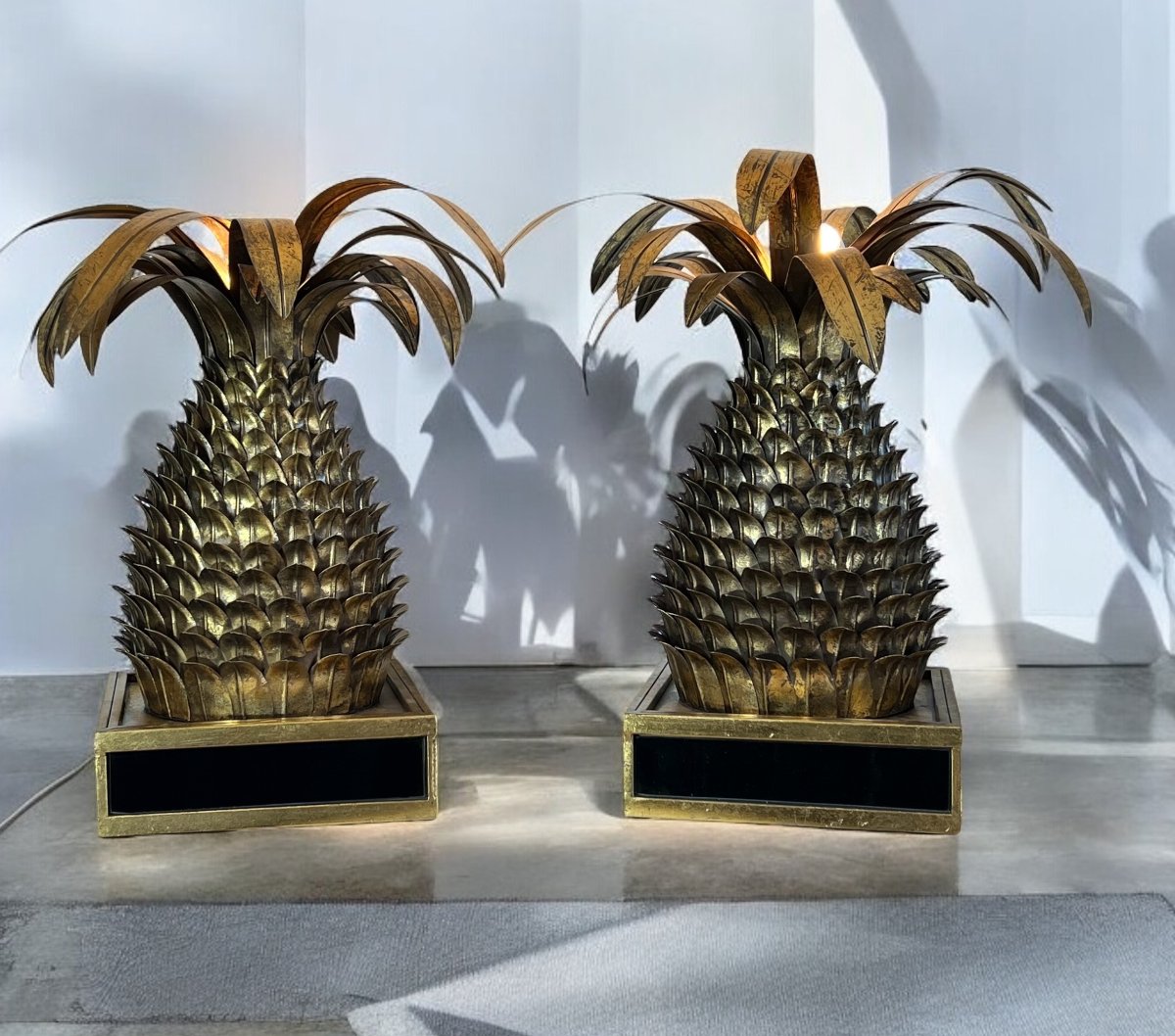 Pineapple-shaped Lamp. In The Style Of The 70s Jansen In Gold Metal-photo-2