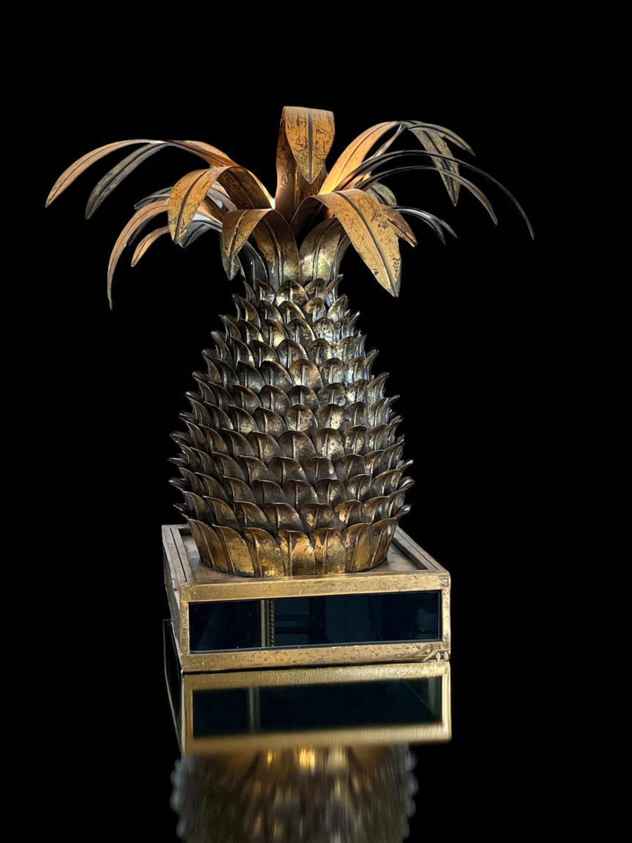 Pineapple-shaped Lamp. In The Style Of The 70s Jansen In Gold Metal