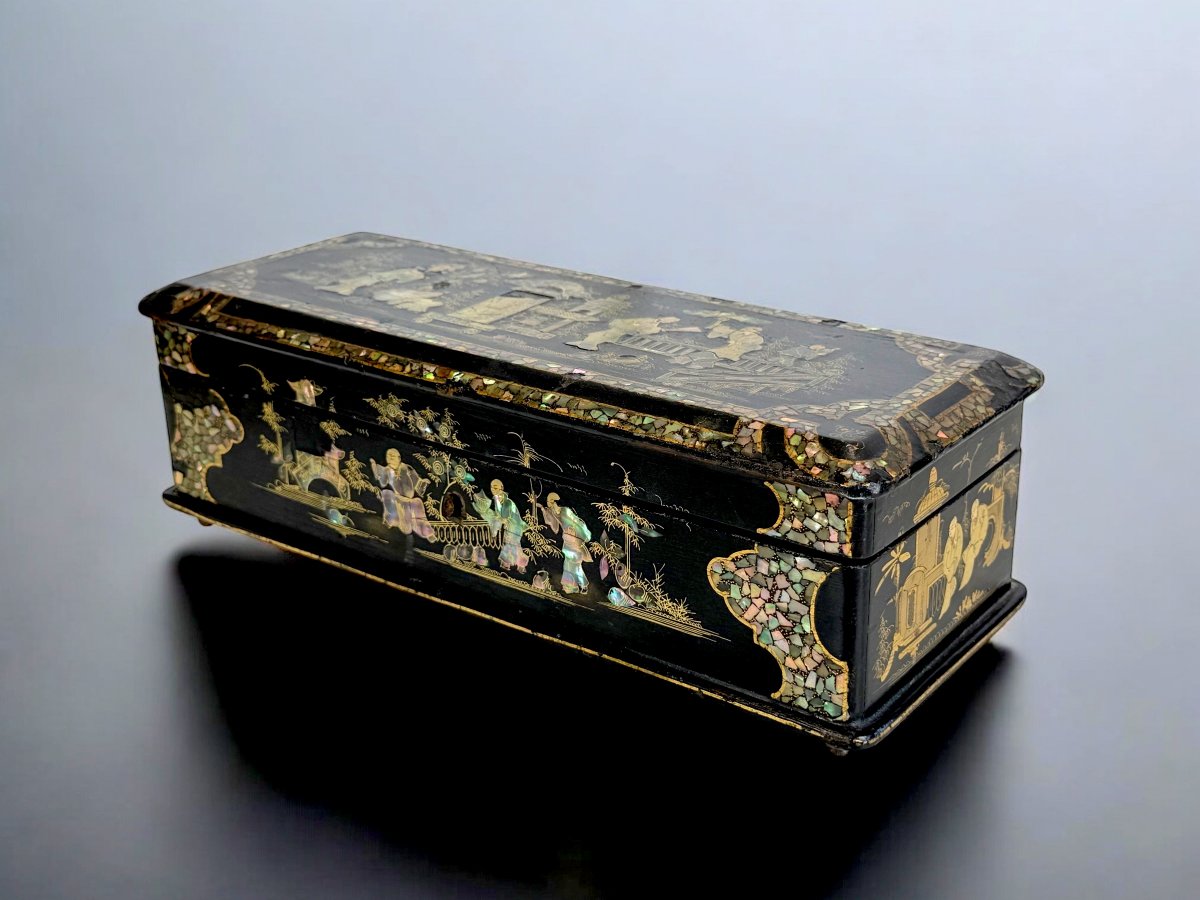 Napoleon III Period Box In Burgauté Lacquer, Padded On The Inside-photo-4