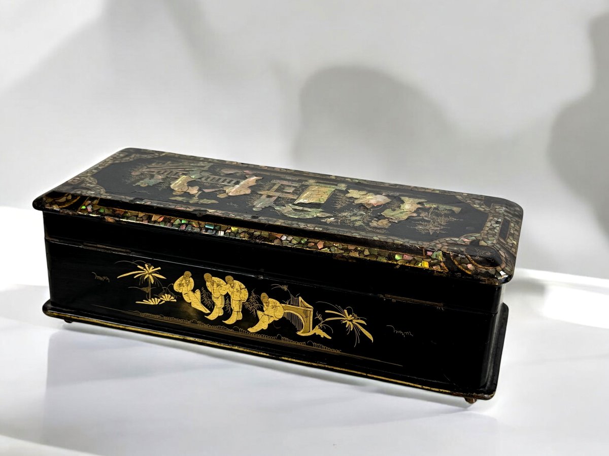 Napoleon III Period Box In Burgauté Lacquer, Padded On The Inside-photo-2